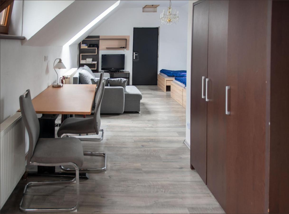 Ferienwohnung V Sadu Lysá nad Labem Exterior foto